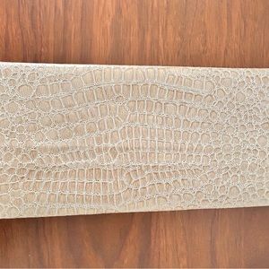 Tan Crocodile clutch✨